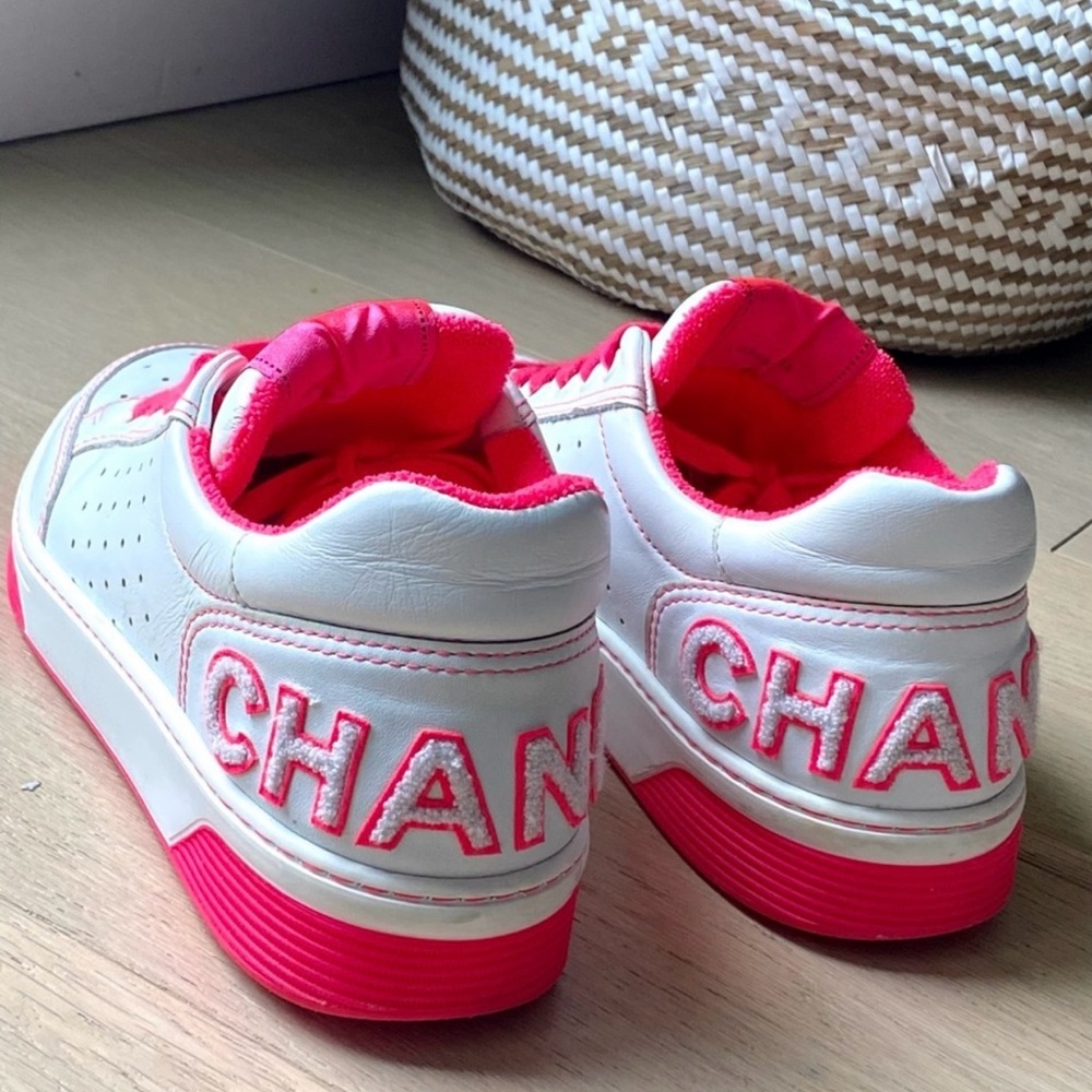 CHANEL Kids Sneakers in White and Pink